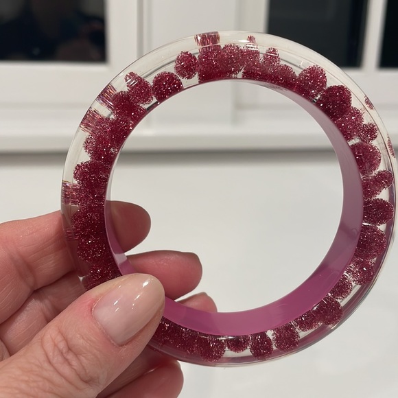 Vintage Pink Lucite Bangle Bracelet. - Picture 3 of 6